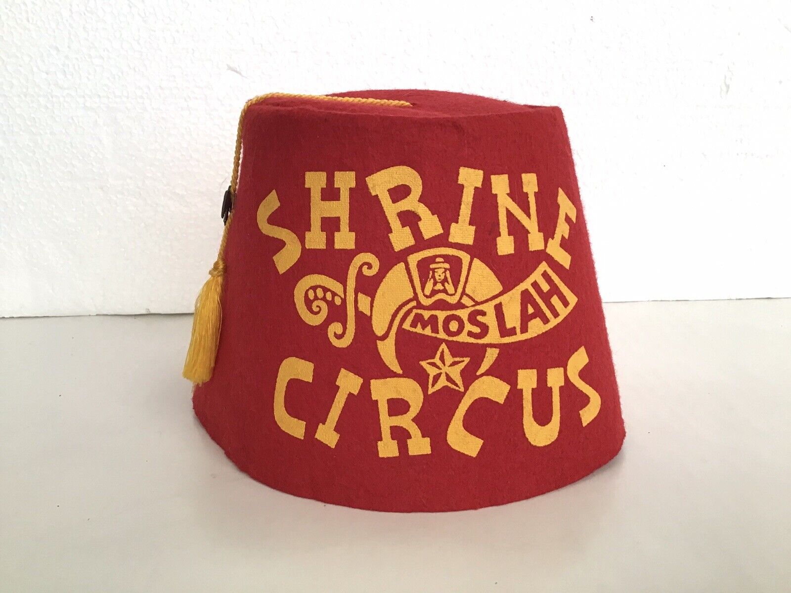 1960’s MOSLAH TEMPLE SHRINE CIRCUS FORT WORTH, TEXAS RED FEZ SOUVENIR HAT